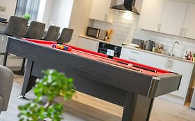 Modern 2 Bed Apt, 7Ft Pool Table, Sheffield City Centre, Free Parking, Netflix - Hosted By Stay Host Save